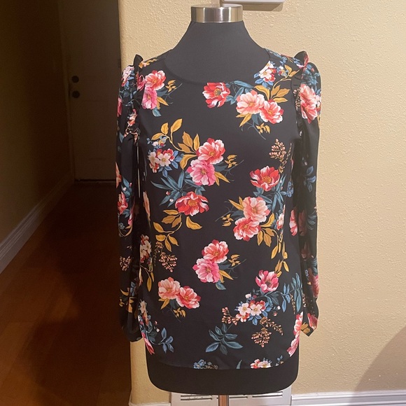 LOFT Black Floral Top With Neckline and Ruffle Detailing Size XS NWT - Picture 1 of 4